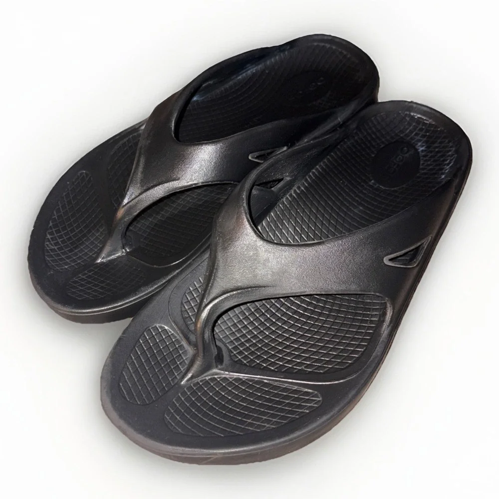 OOFOS Recovery Thong Sandals Black Men's 10/ Women's 12 Comfort Slip-On
